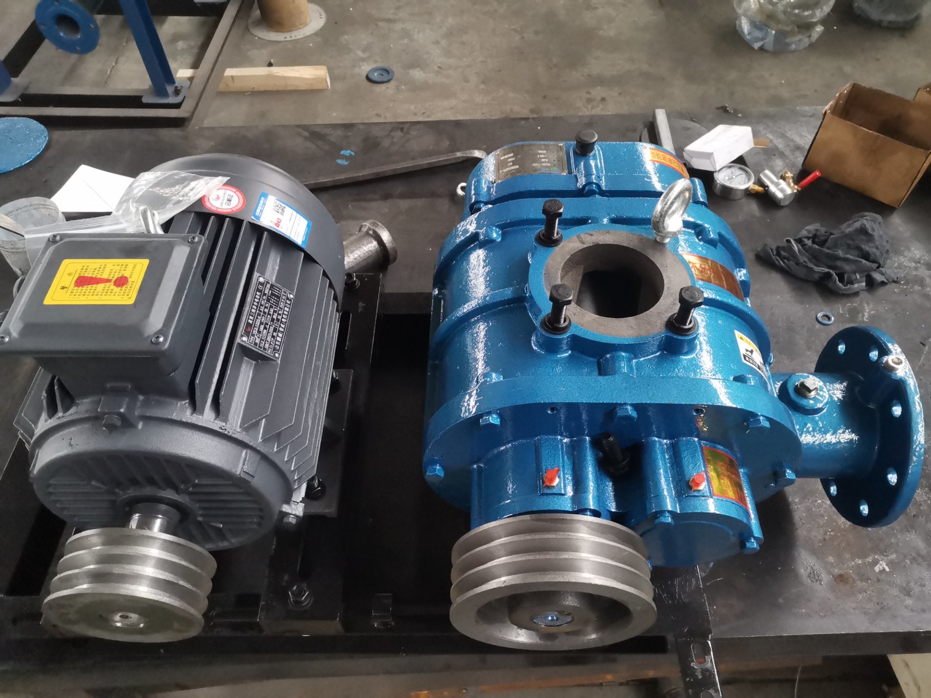 Air Cooling High Pressure Roots Blower: Ho Ntlafatsa Tshebetso le Matla a Matla Likopong tsa Indasteri